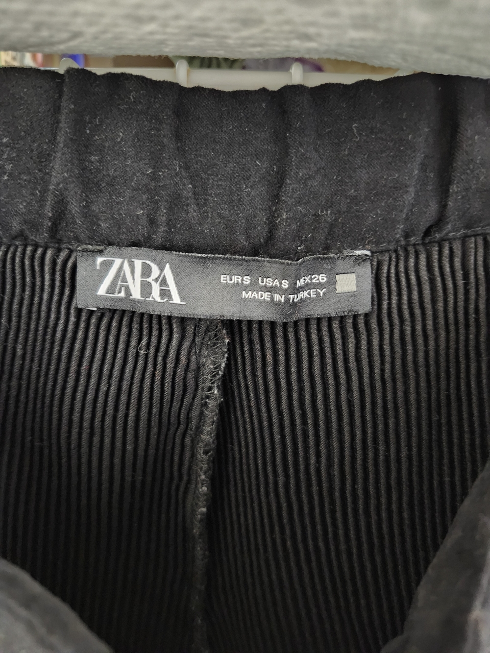 ZARA Black Pleated Flowy Shorts with Self-Tie Waist 🖤 - Picture 4 of 4